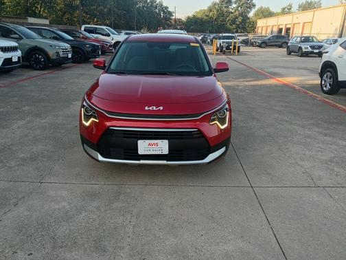 Red 2025 Kia Niro LX
