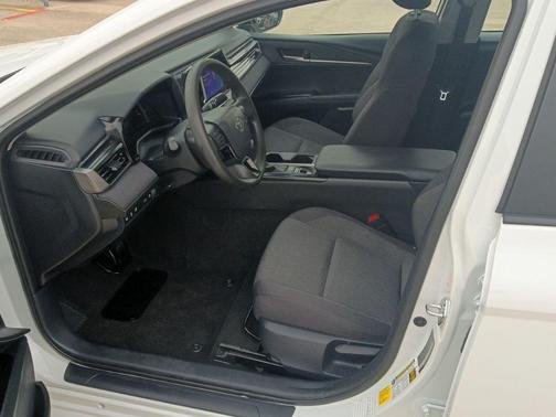 Ice Cap 2025 Toyota Camry LE