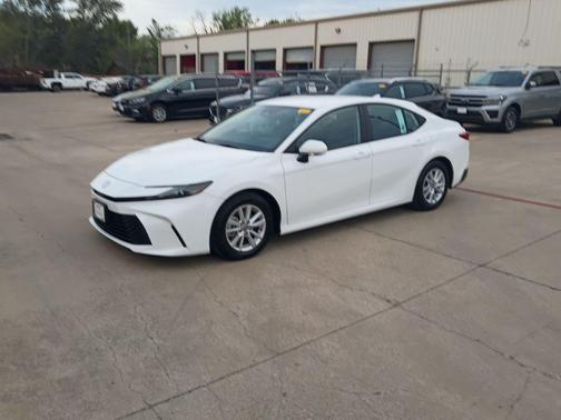 Ice Cap 2025 Toyota Camry LE