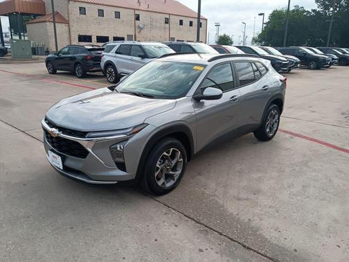 Sterling Gray Metallic 2025 Chevrolet Trax LT