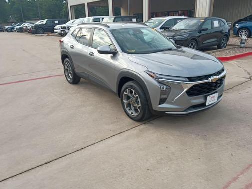 Sterling Gray Metallic 2025 Chevrolet Trax LT