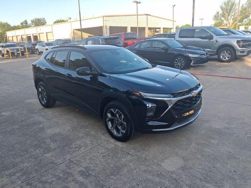 Black Metallic 2025 Chevrolet Trax LT
