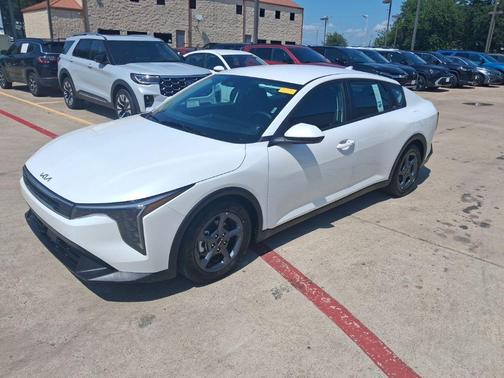 Snow White Pearl 2025 Kia K4 LXS