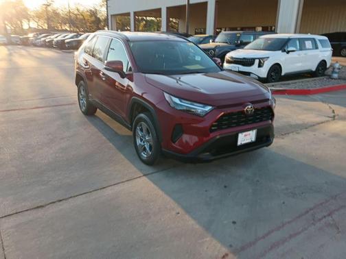 2025 Toyota RAV4 Hybrid XLE