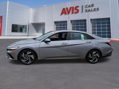 Fluid Metal 2025 Hyundai ELANTRA SEL
