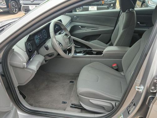 Fluid Metal 2025 Hyundai ELANTRA SEL
