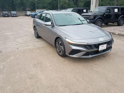 Fluid Metal 2025 Hyundai ELANTRA SEL