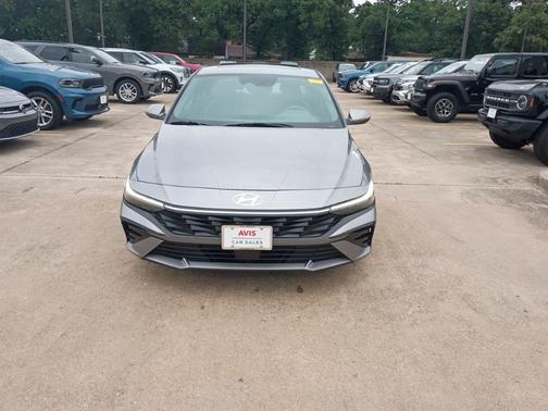 Fluid Metal 2025 Hyundai ELANTRA SEL