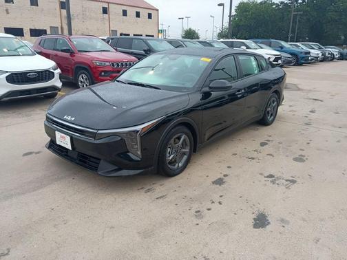 Aurora Black Pearl 2025 Kia K4 LXS