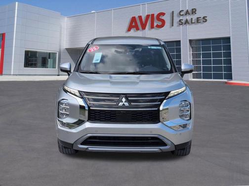 Alloy Silver Metallic 2025 Mitsubishi Outlander SE
