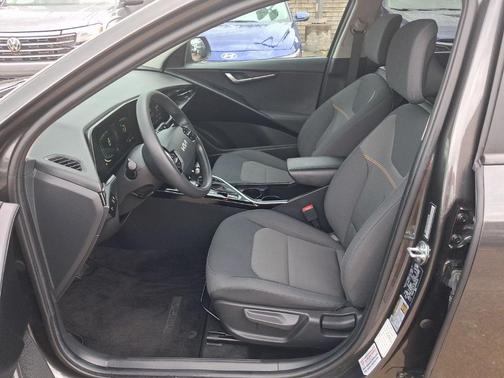 Interstellar Gray 2025 Kia Niro LX