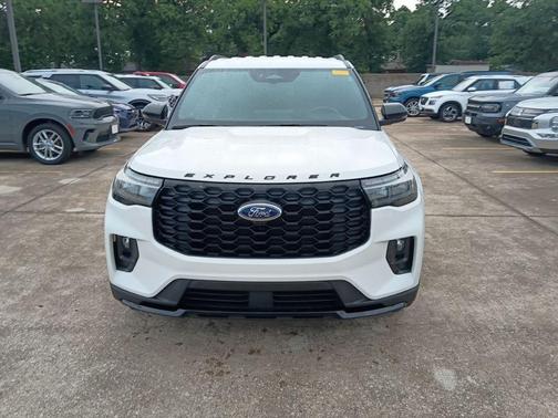 White Metallic 2025 Ford Explorer ST-Line