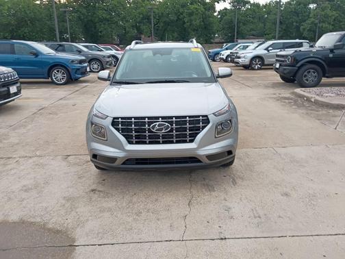 Shimmering Silver 2025 Hyundai VENUE SEL