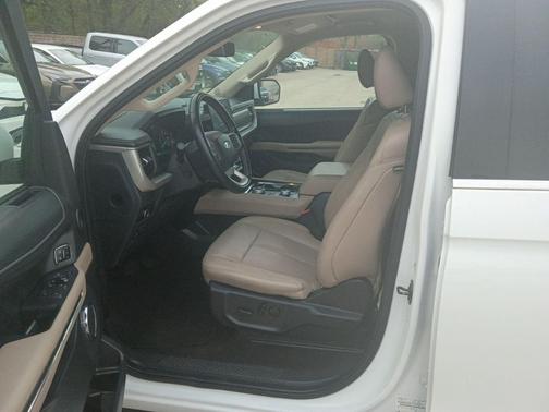 Oxford White 2023 Ford Expedition Max XLT