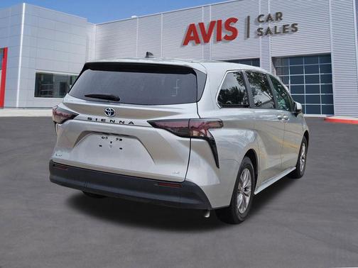 Celestial Silver Metallic 2025 Toyota Sienna LE