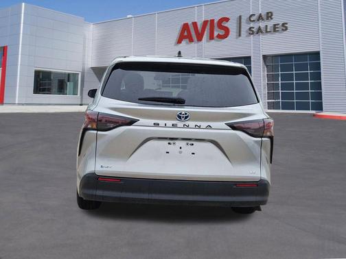 Celestial Silver Metallic 2025 Toyota Sienna LE