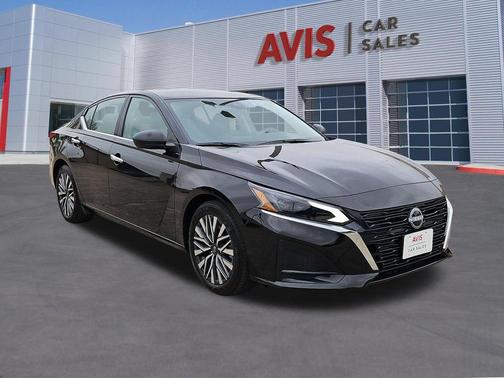 Super Black 2025 Nissan Altima 2.5 SV