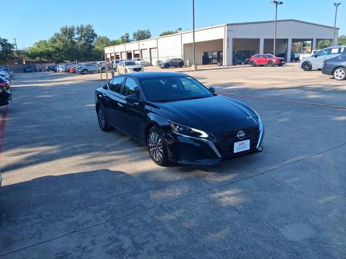 Super Black 2025 Nissan Altima 2.5 SV