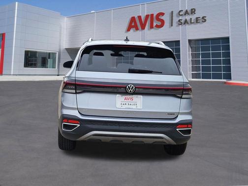 Pyrite Silver Metallic 2025 Volkswagen Taos 1.5T SE