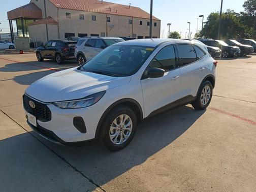 Oxford White 2025 Ford Escape Active