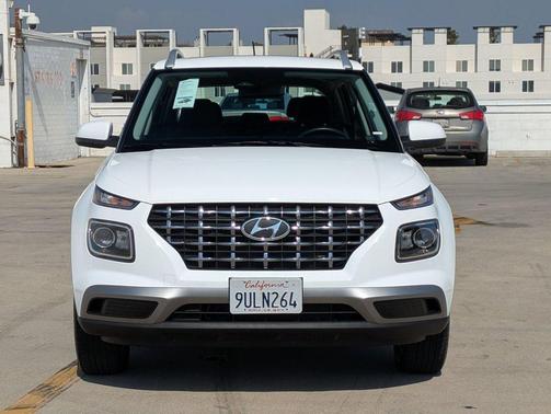 Lunar White 2025 Hyundai VENUE SEL