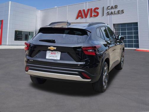 Mosaic Black Metallic 2025 Chevrolet Trax LT