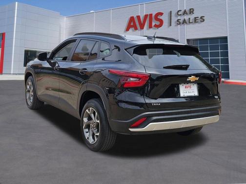 Mosaic Black Metallic 2025 Chevrolet Trax LT
