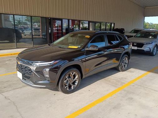 Mosaic Black Metallic 2025 Chevrolet Trax LT