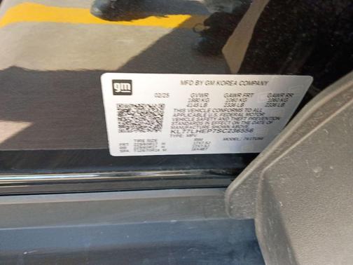 Mosaic Black Metallic 2025 Chevrolet Trax LT