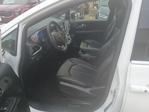 2025 Chrysler Pacifica L