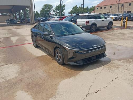 Aurora Black Pearl 2025 Kia K4 LXS