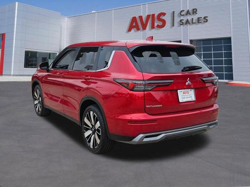 Red Diamond 2025 Mitsubishi Outlander SE