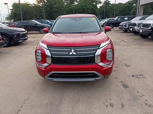 Red Diamond 2025 Mitsubishi Outlander SE 2.5 2WD