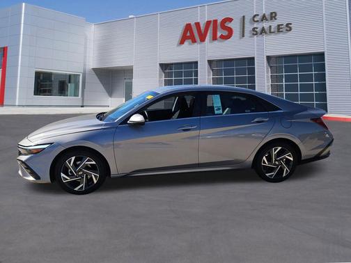 2025 Hyundai ELANTRA SEL