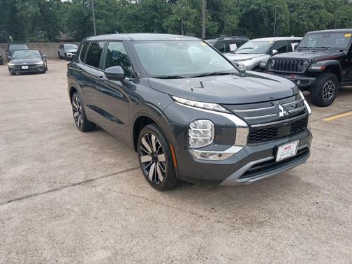 Gray 2025 Mitsubishi Outlander SE S-AWC