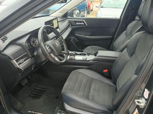 Gray 2025 Mitsubishi Outlander SE S-AWC