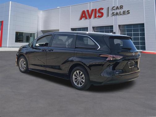 2025 Toyota Sienna LE