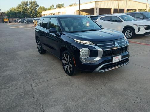 Dark Blue 2025 Mitsubishi Outlander SE