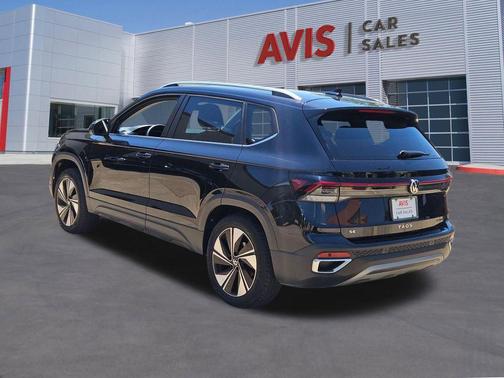 Deep Black Pearl 2025 Volkswagen Taos 1.5T SE