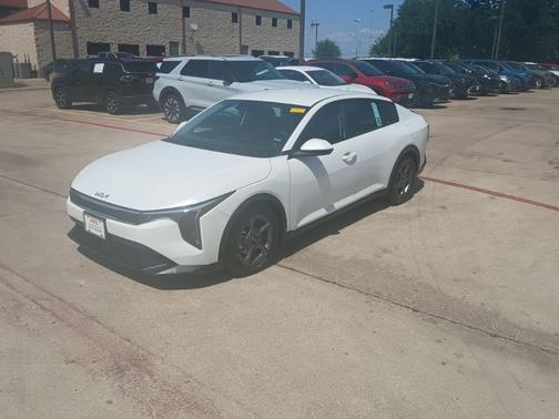 Snow White Pearl 2025 Kia K4 LXS