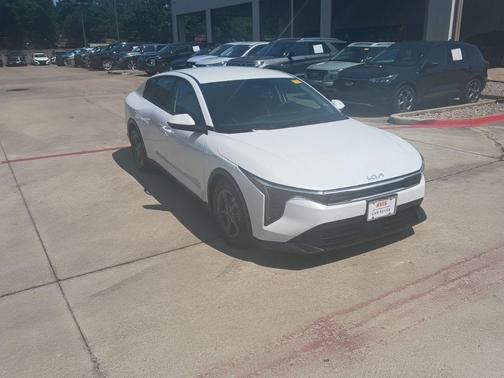 Snow White Pearl 2025 Kia K4 LXS