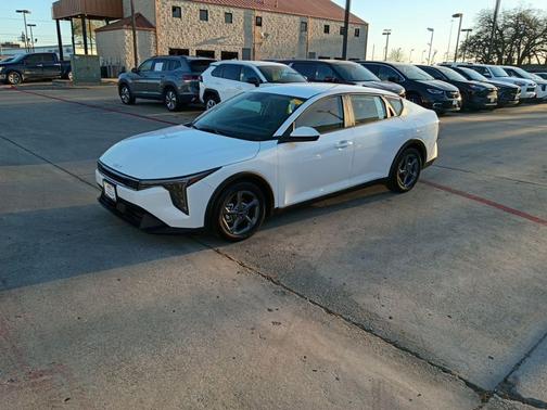 2025 Kia K4 LXS