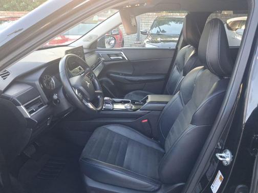 Black 2025 Mitsubishi Outlander SE S-AWC