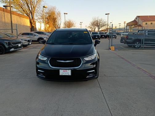 2025 Chrysler Pacifica L