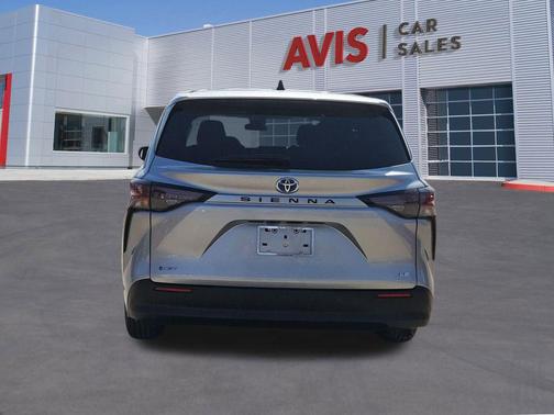 2025 Toyota Sienna LE