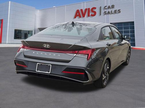 2025 Hyundai ELANTRA SEL