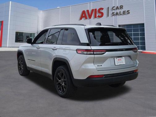 Silver Zynith 2025 Jeep Grand Cherokee Altitude