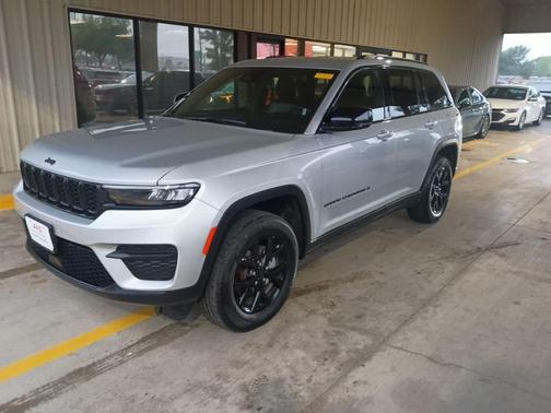 Silver Zynith 2025 Jeep Grand Cherokee Altitude