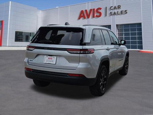 Silver Zynith 2025 Jeep Grand Cherokee Altitude