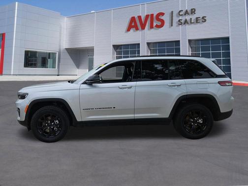 Silver Zynith 2025 Jeep Grand Cherokee Altitude